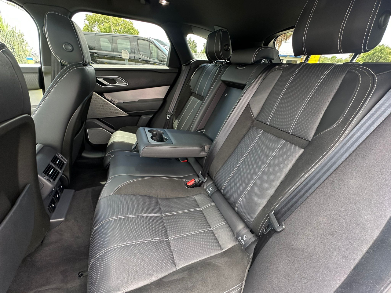 Land Rover Range Rover Velar R-Dynamic SE 2018 Land Rover Range Rover Velar R-Dynamic SE 2018