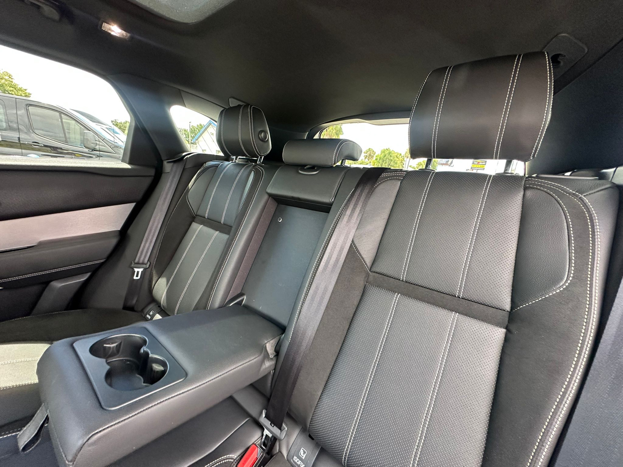 Land Rover Range Rover Velar R-Dynamic SE 2018 Land Rover Range Rover Velar R-Dynamic SE 2018