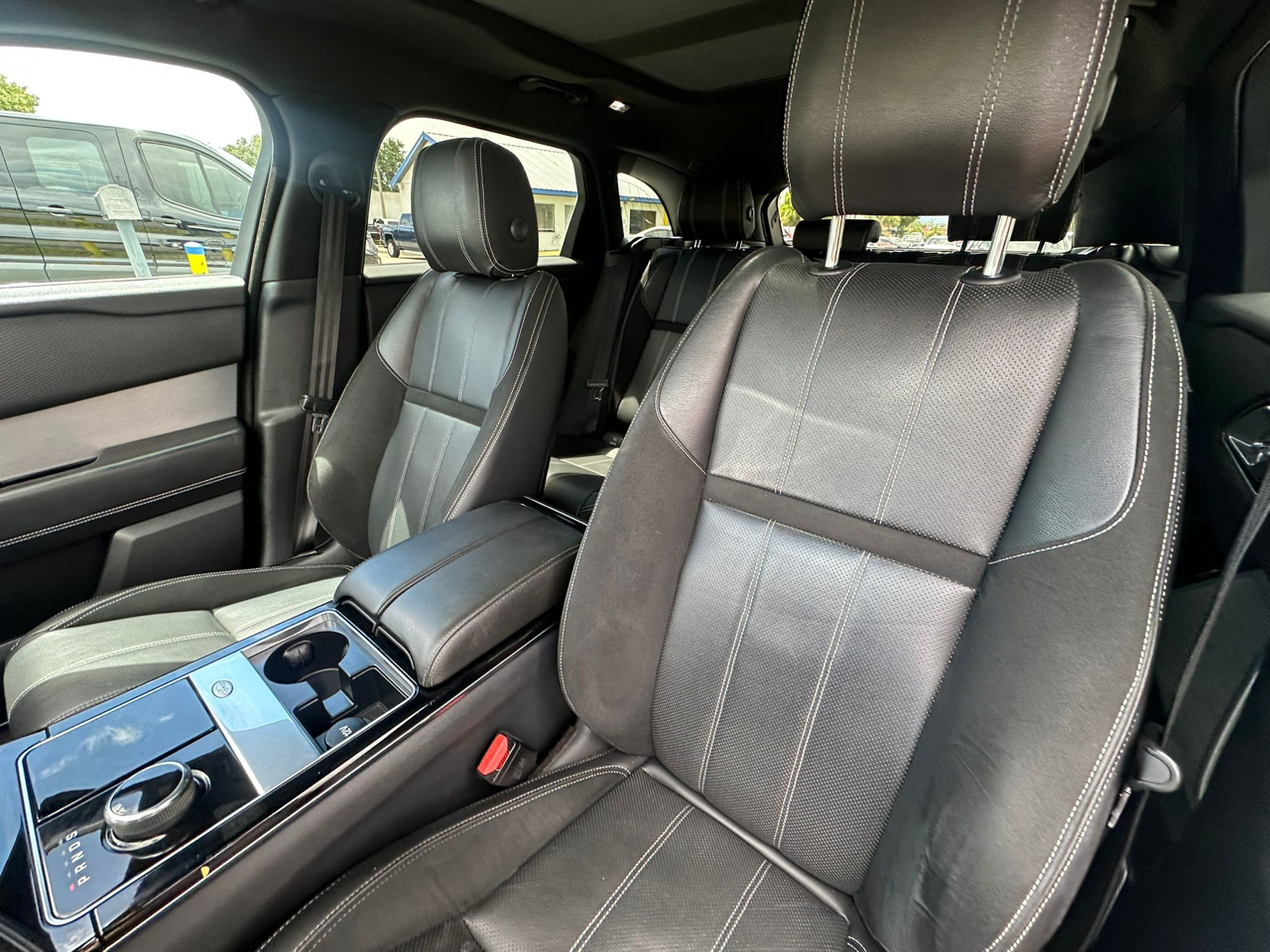 Land Rover Range Rover Velar R-Dynamic SE 2018 Land Rover Range Rover Velar R-Dynamic SE 2018