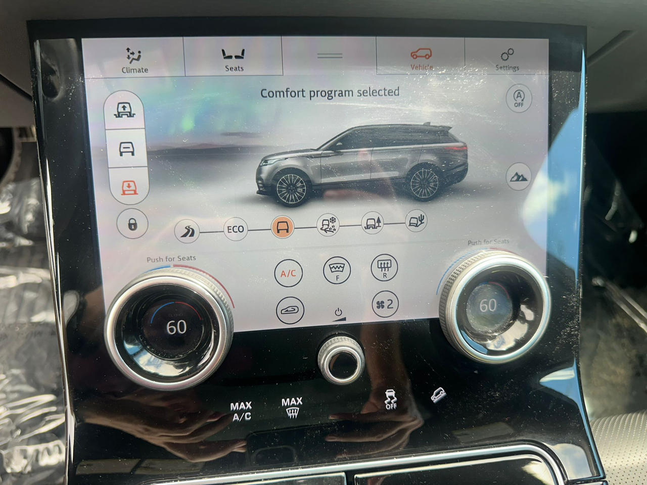 Land Rover Range Rover Velar R-Dynamic SE 2018 Land Rover Range Rover Velar R-Dynamic SE 2018