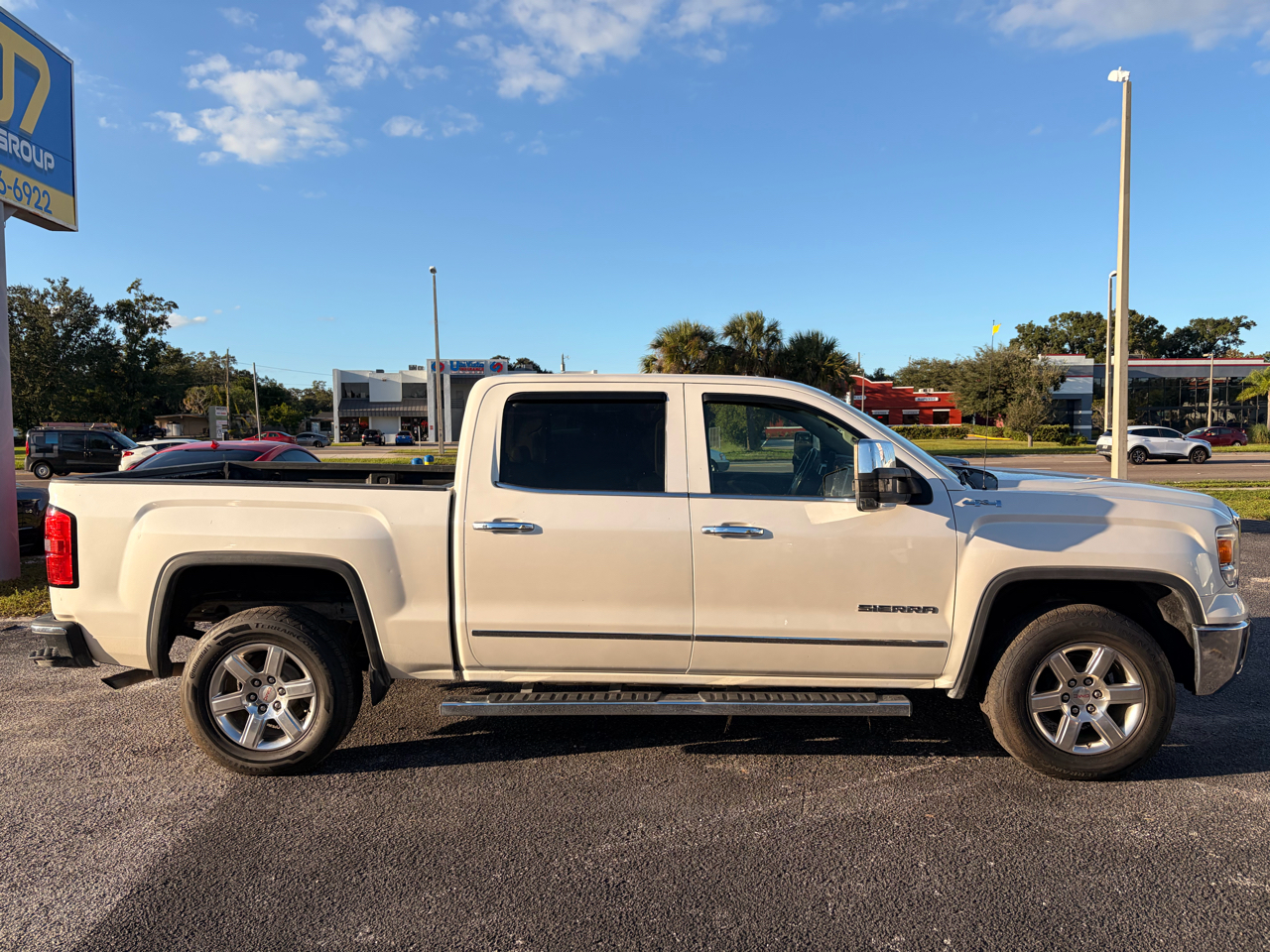 GMC Sierra 1500 SLT Crew Cab Short Box 4WD 2015 GMC Sierra 1500 SLT Crew Cab Short Box 4WD 2015