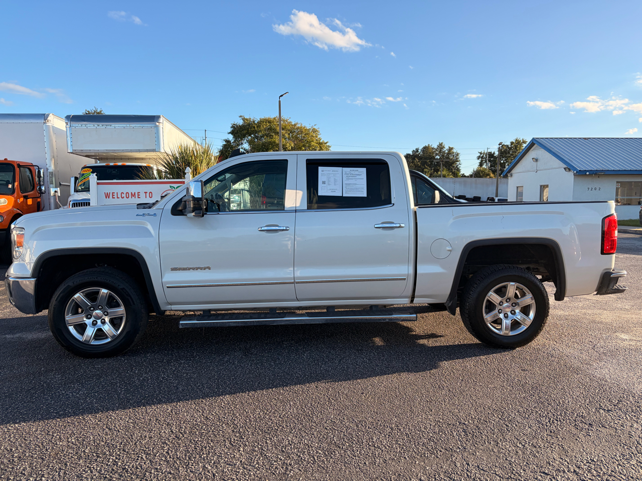 GMC Sierra 1500 SLT Crew Cab Short Box 4WD 2015 GMC Sierra 1500 SLT Crew Cab Short Box 4WD 2015