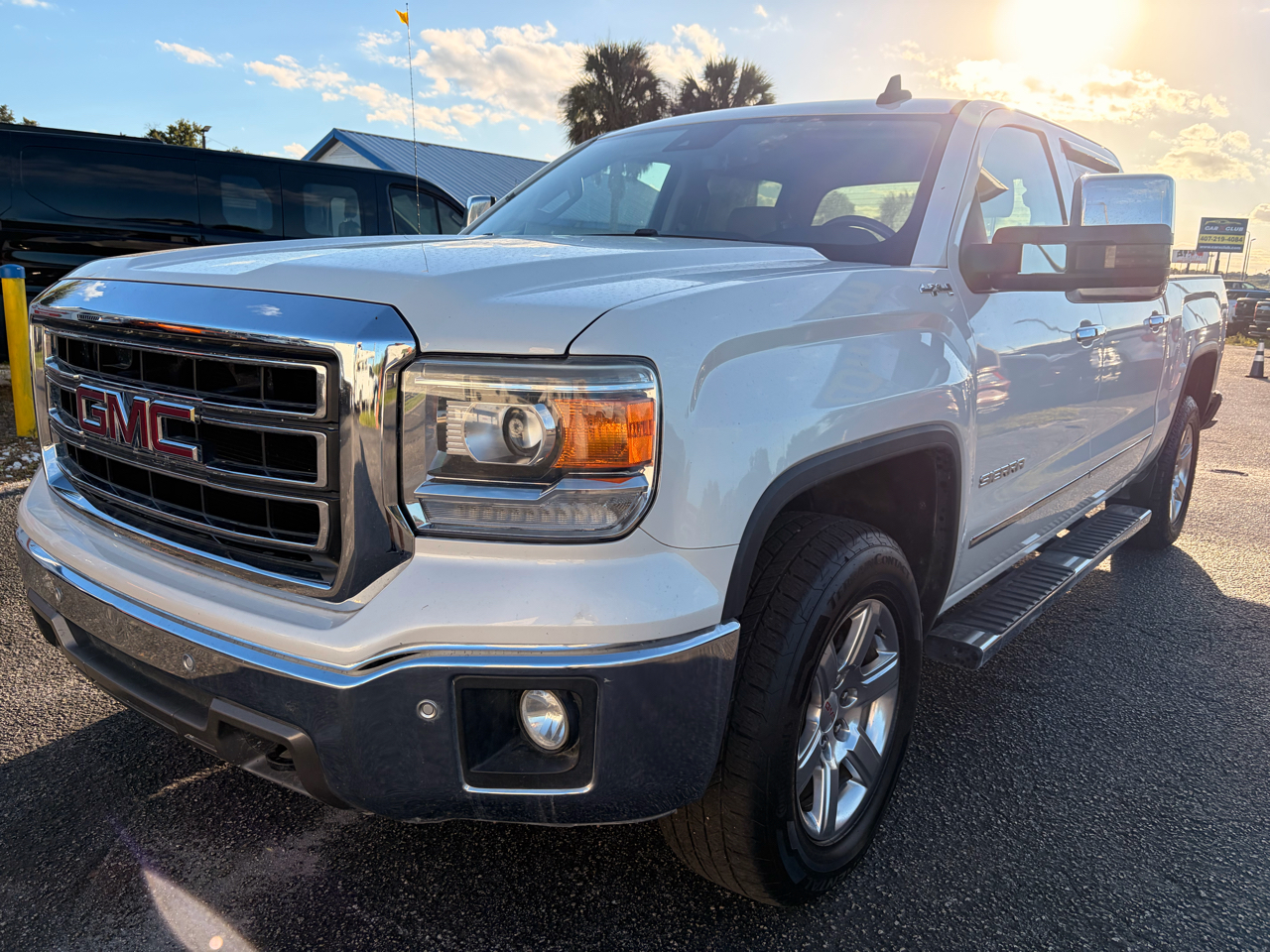 GMC Sierra 1500 SLT Crew Cab Short Box 4WD 2015 GMC Sierra 1500 SLT Crew Cab Short Box 4WD 2015