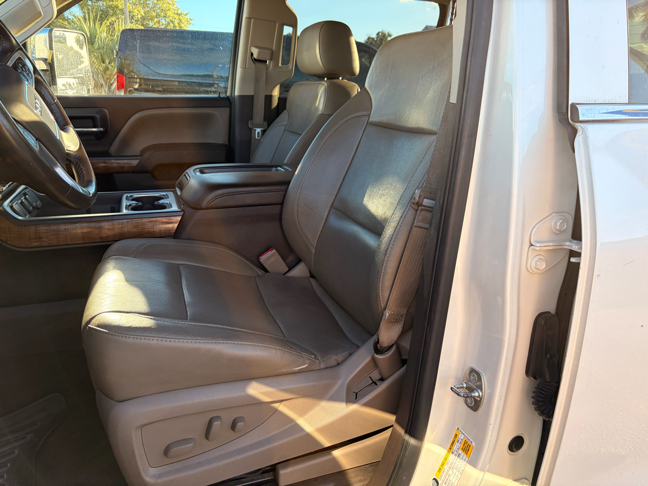 GMC Sierra 1500 SLT Crew Cab Short Box 4WD 2015 GMC Sierra 1500 SLT Crew Cab Short Box 4WD 2015
