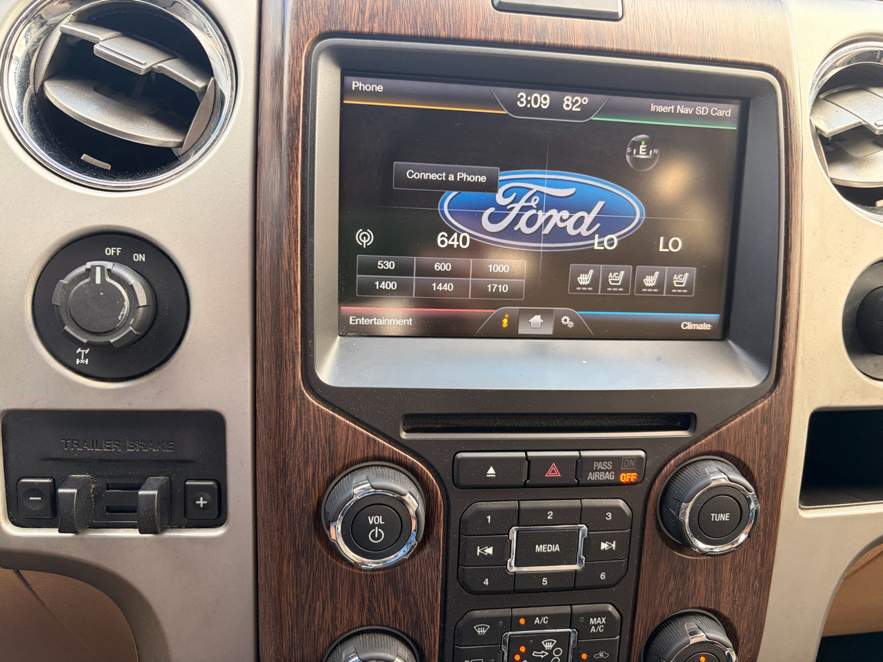 Ford F-150 2WD SuperCrew 145" Lariat 2014 Ford F-150 2WD SuperCrew 145" Lariat 2014