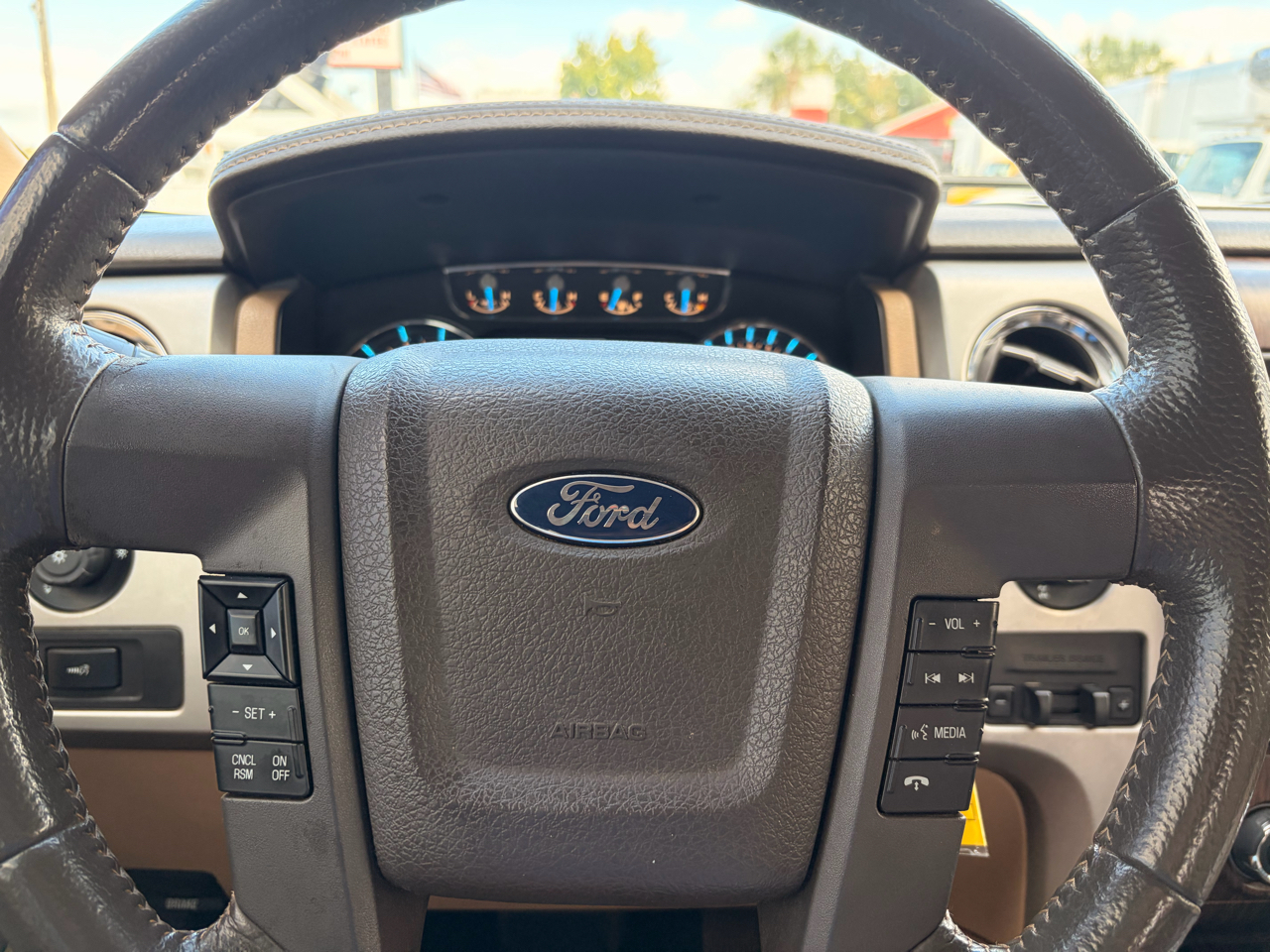 Ford F-150 2WD SuperCrew 145" Lariat 2014 Ford F-150 2WD SuperCrew 145" Lariat 2014