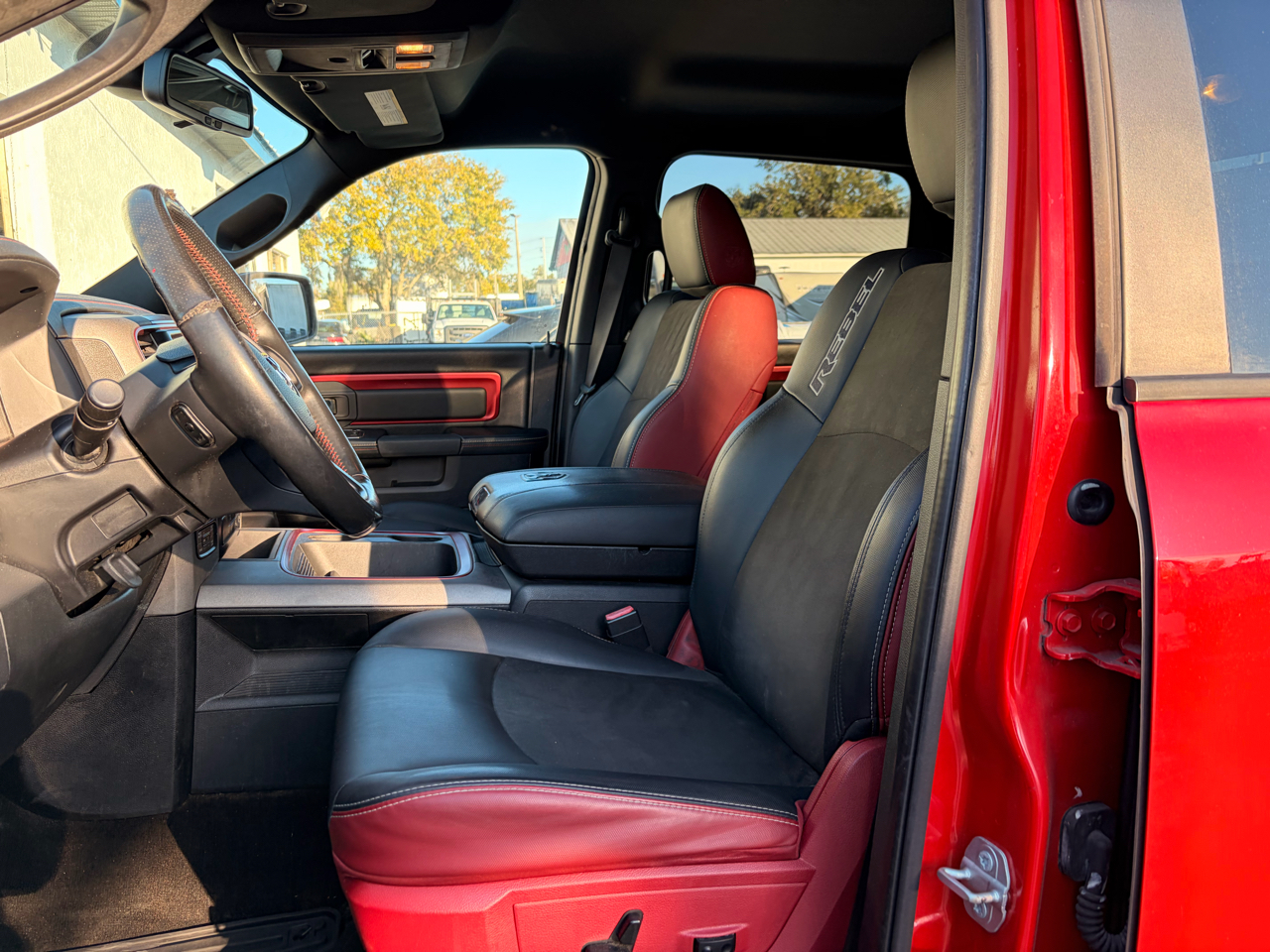 RAM 1500 4WD Crew Cab 140.5" Rebel 2016