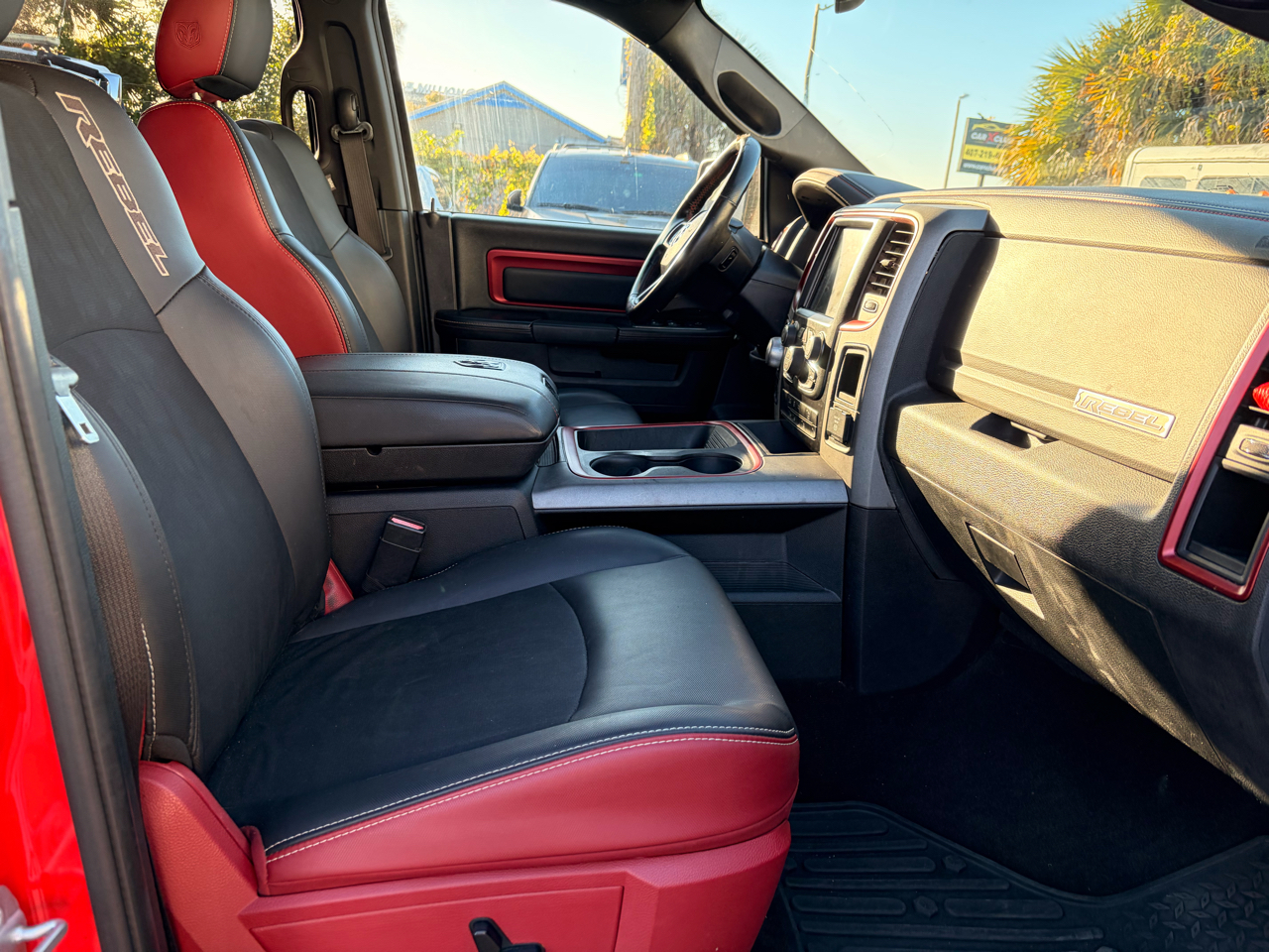 RAM 1500 4WD Crew Cab 140.5" Rebel 2016