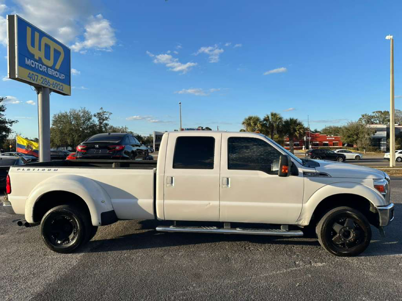 Ford F-350 SD Lariat Crew Cab 4WD 2011