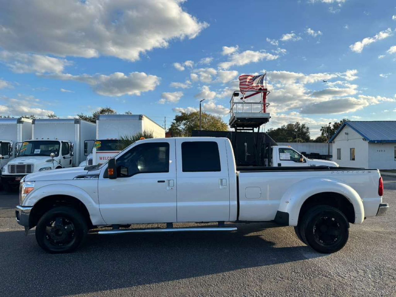 Ford F-350 SD Lariat Crew Cab 4WD 2011