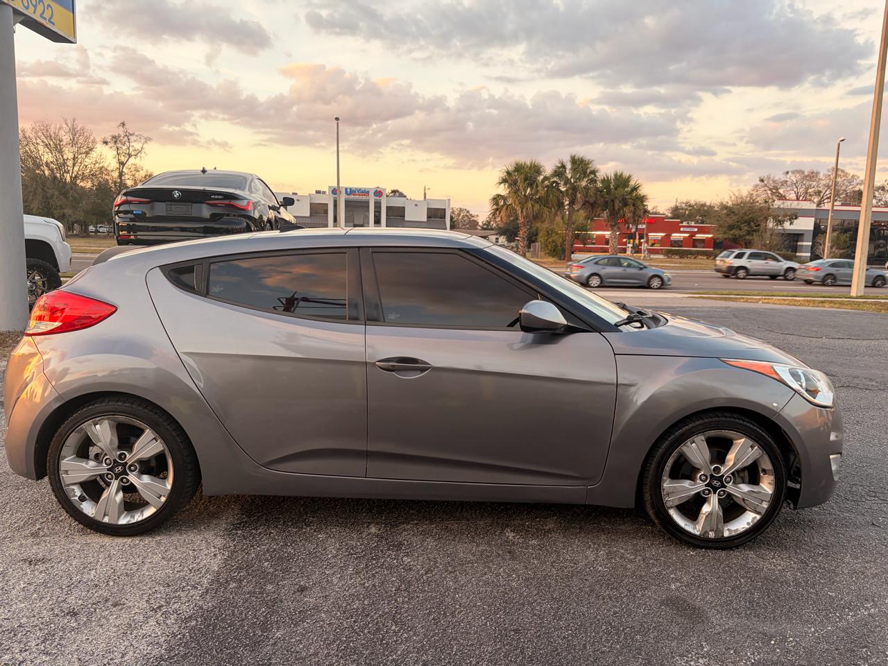 Hyundai Veloster Base 2013