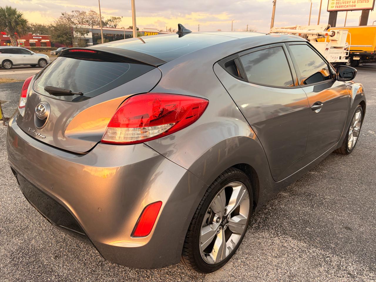 Hyundai Veloster Base 2013