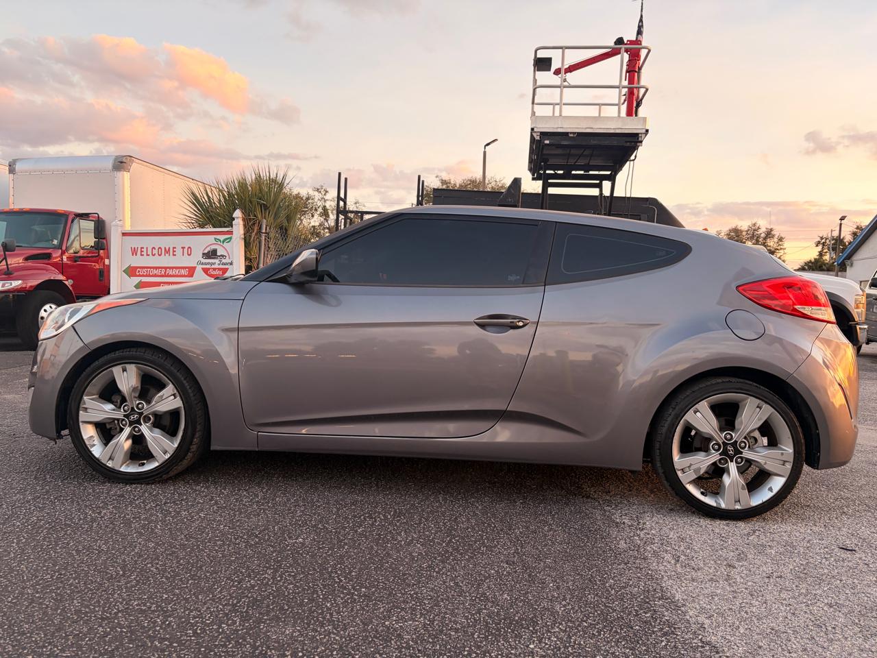 Hyundai Veloster Base 2013