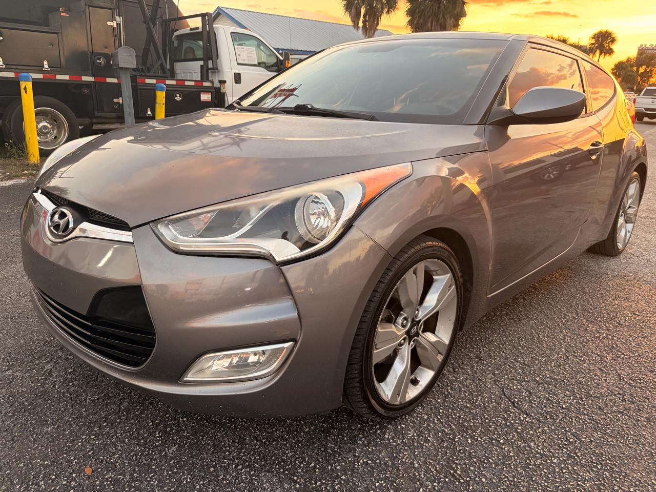 Hyundai Veloster Base 2013