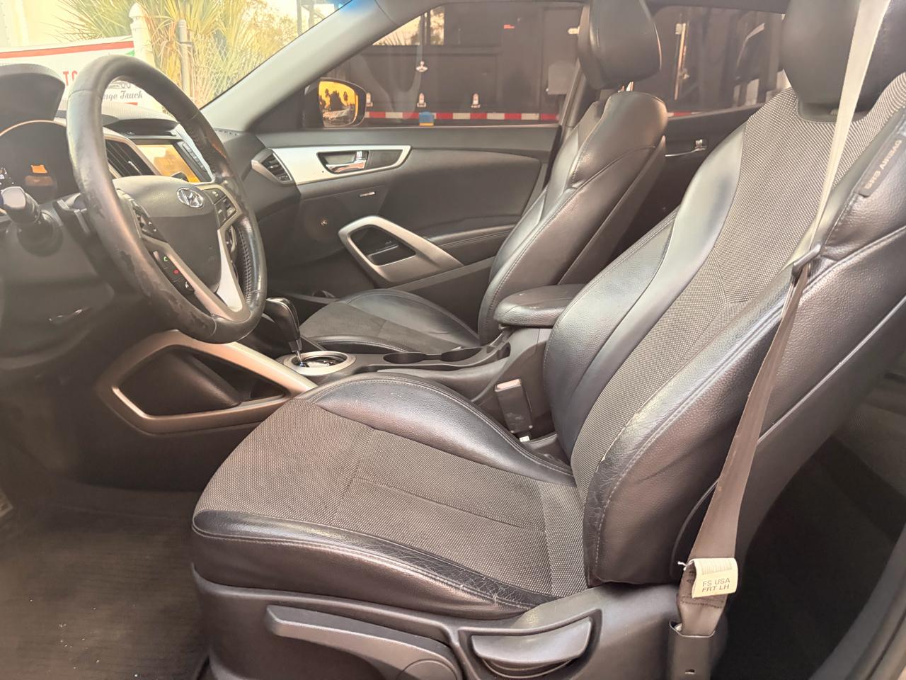 Hyundai Veloster Base 2013