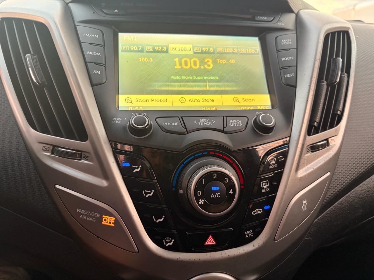 Hyundai Veloster Base 2013