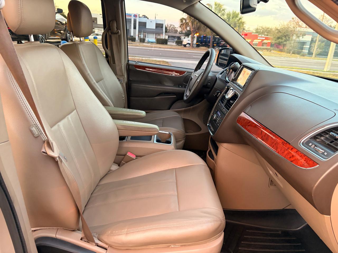 Chrysler Town & Country Touring 2014