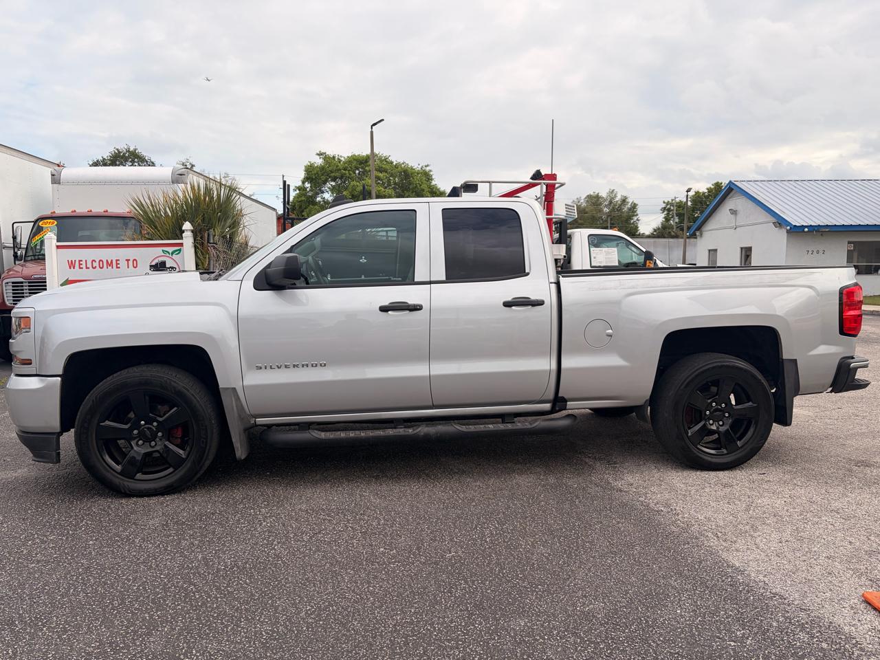 Chevrolet Silverado 1500 4WD Double Cab 143.5" Custom 2018