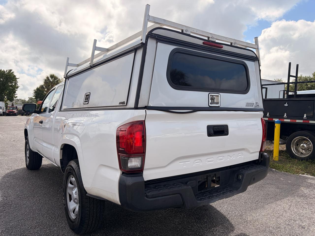 Toyota Tacoma 2WD Access Cab I4 AT SR (Natl) 2018