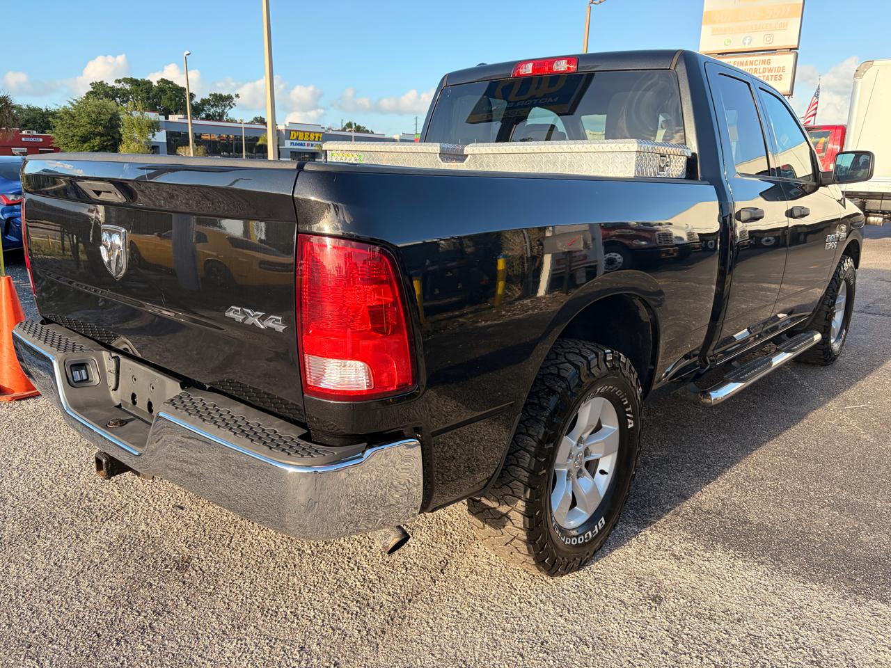 RAM 1500 4WD Quad Cab 140.5" Tradesman 2018