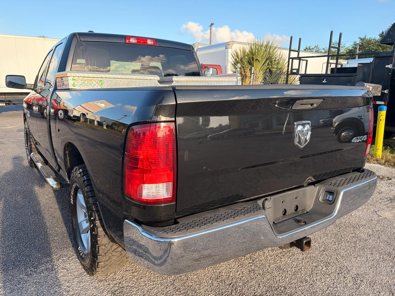 RAM 1500 4WD Quad Cab 140.5" Tradesman 2018