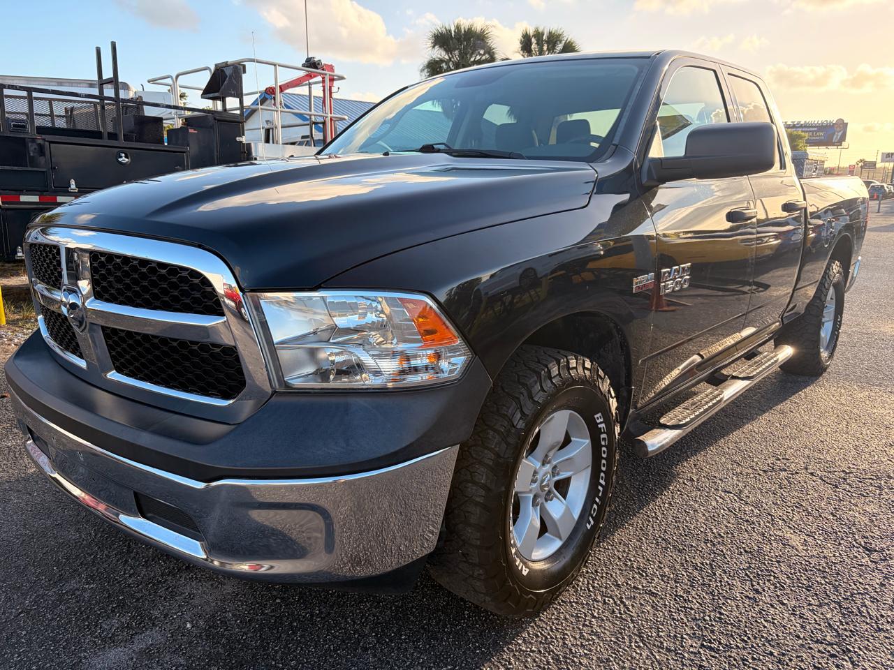 RAM 1500 4WD Quad Cab 140.5" Tradesman 2018