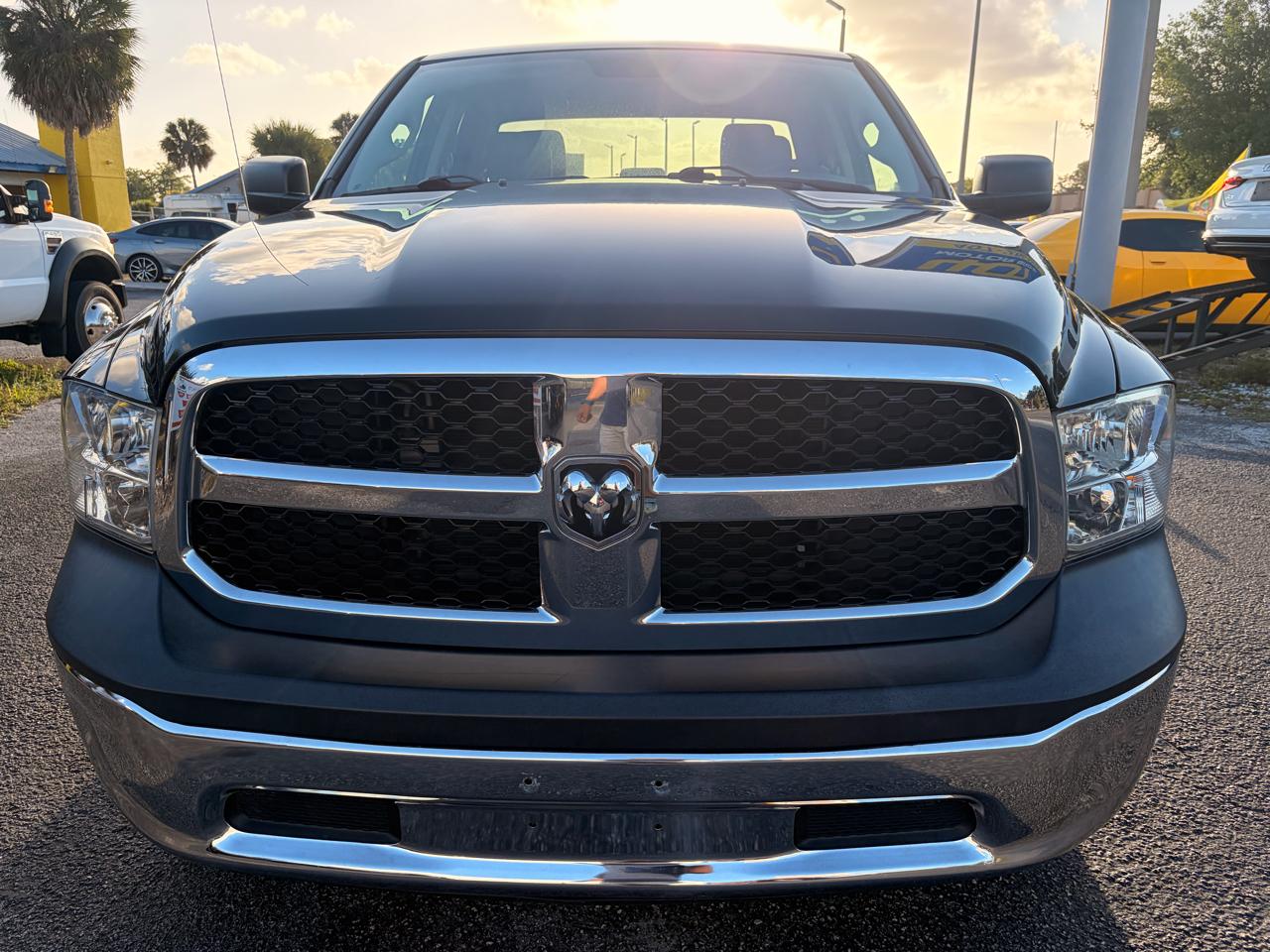 RAM 1500 4WD Quad Cab 140.5" Tradesman 2018