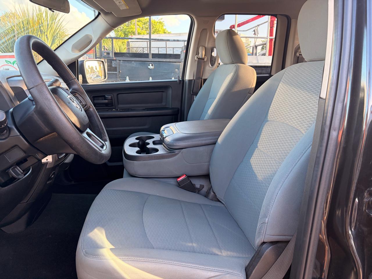 RAM 1500 4WD Quad Cab 140.5" Tradesman 2018