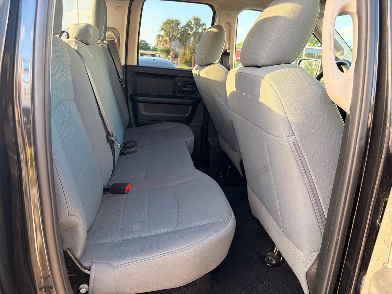 RAM 1500 4WD Quad Cab 140.5" Tradesman 2018