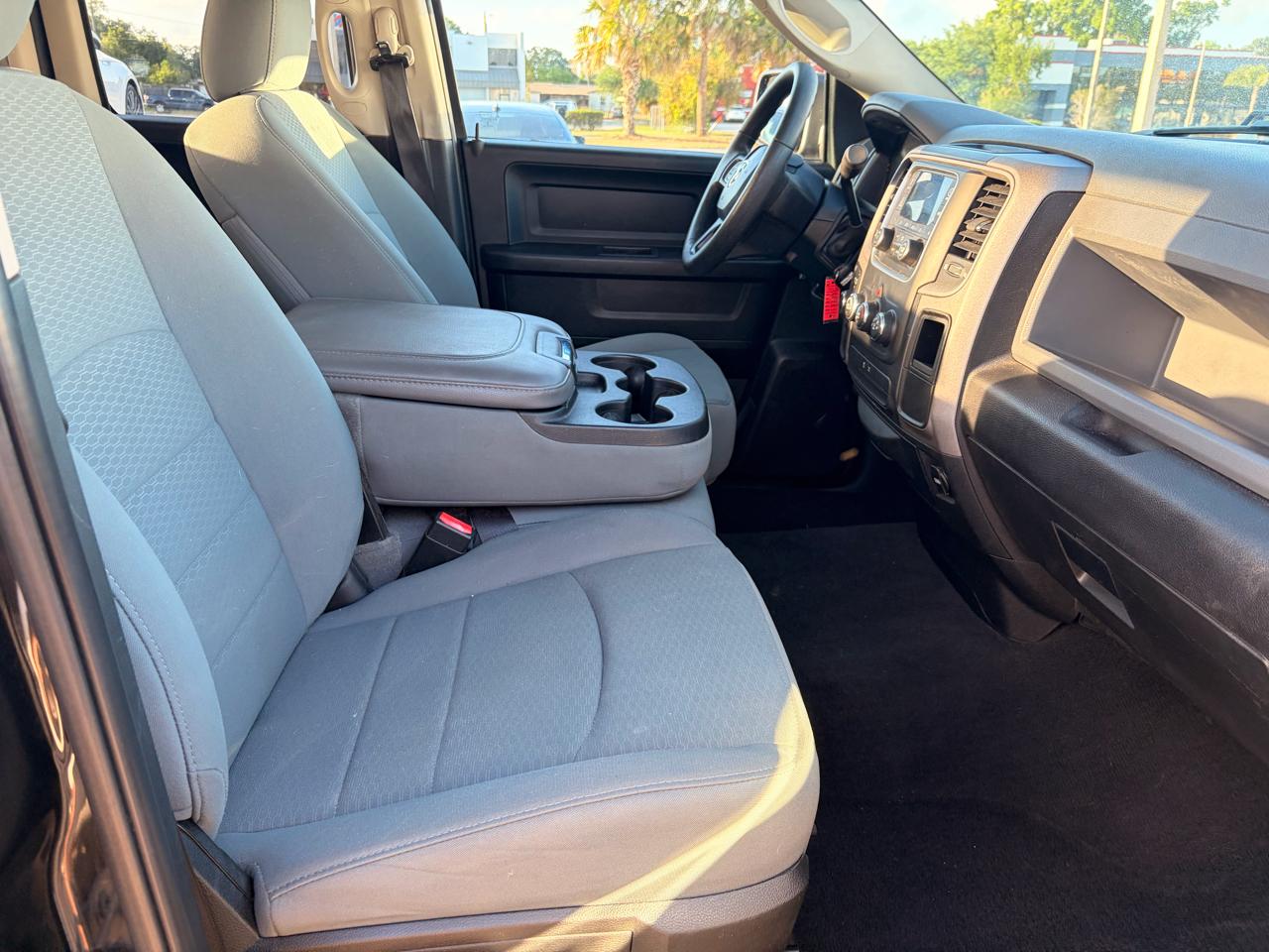 RAM 1500 4WD Quad Cab 140.5" Tradesman 2018