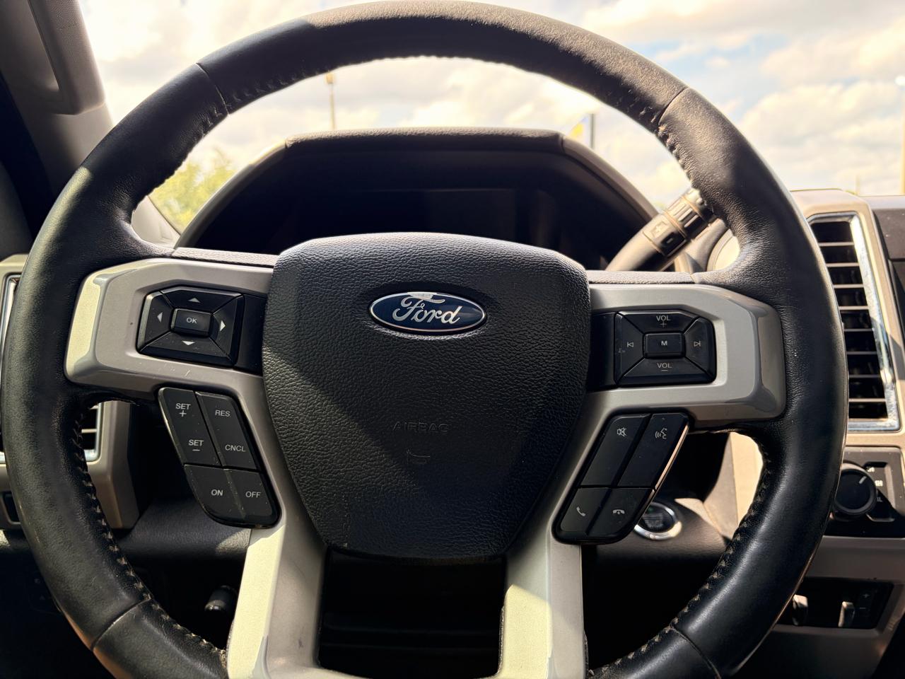 Ford F-250 SD Lariat Crew Cab 4WD 2018