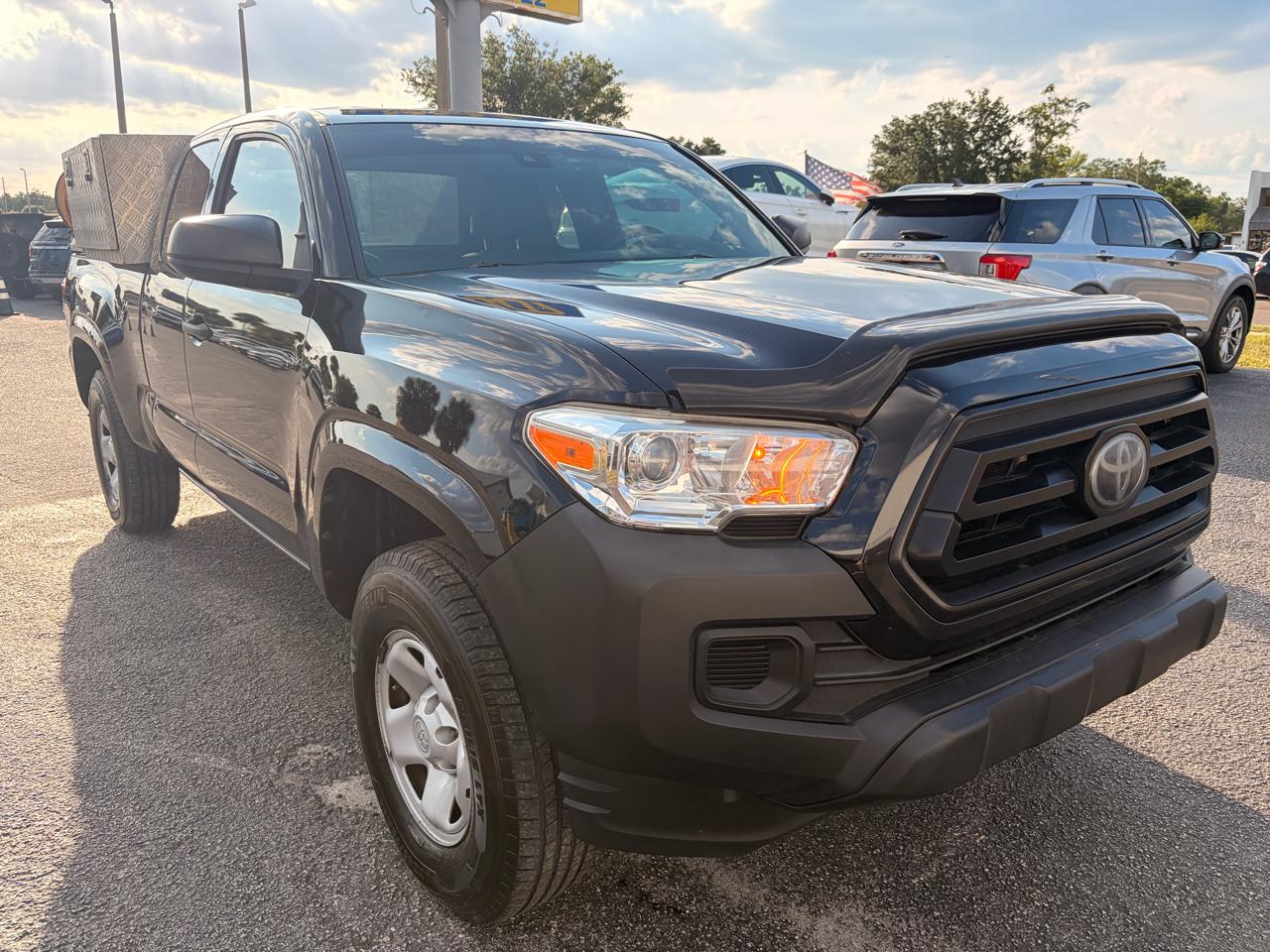 Toyota Tacoma 2WD Access Cab I4 AT SR (Natl) 2020