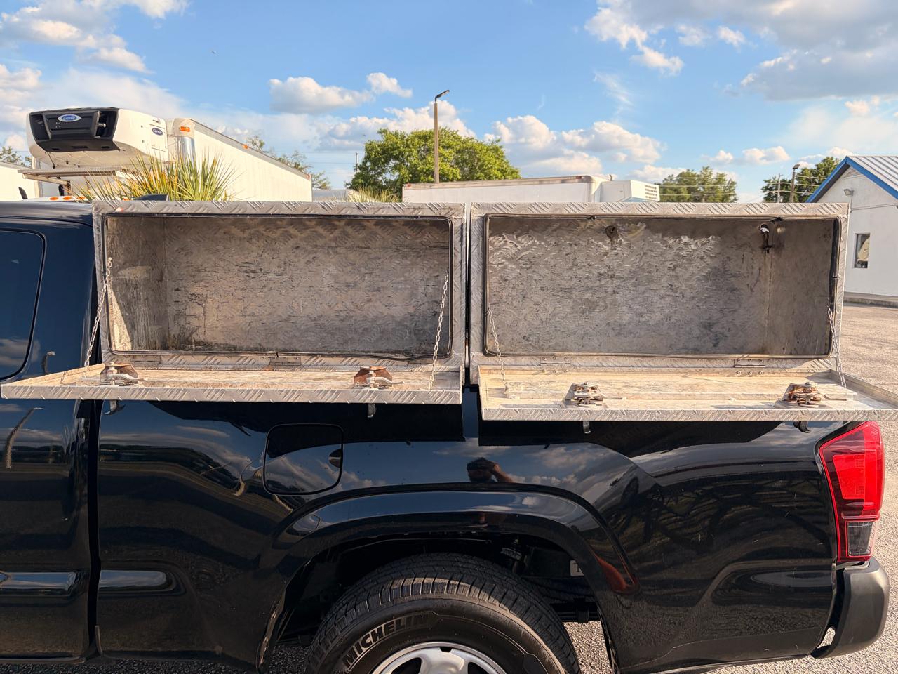 Toyota Tacoma 2WD Access Cab I4 AT SR (Natl) 2020