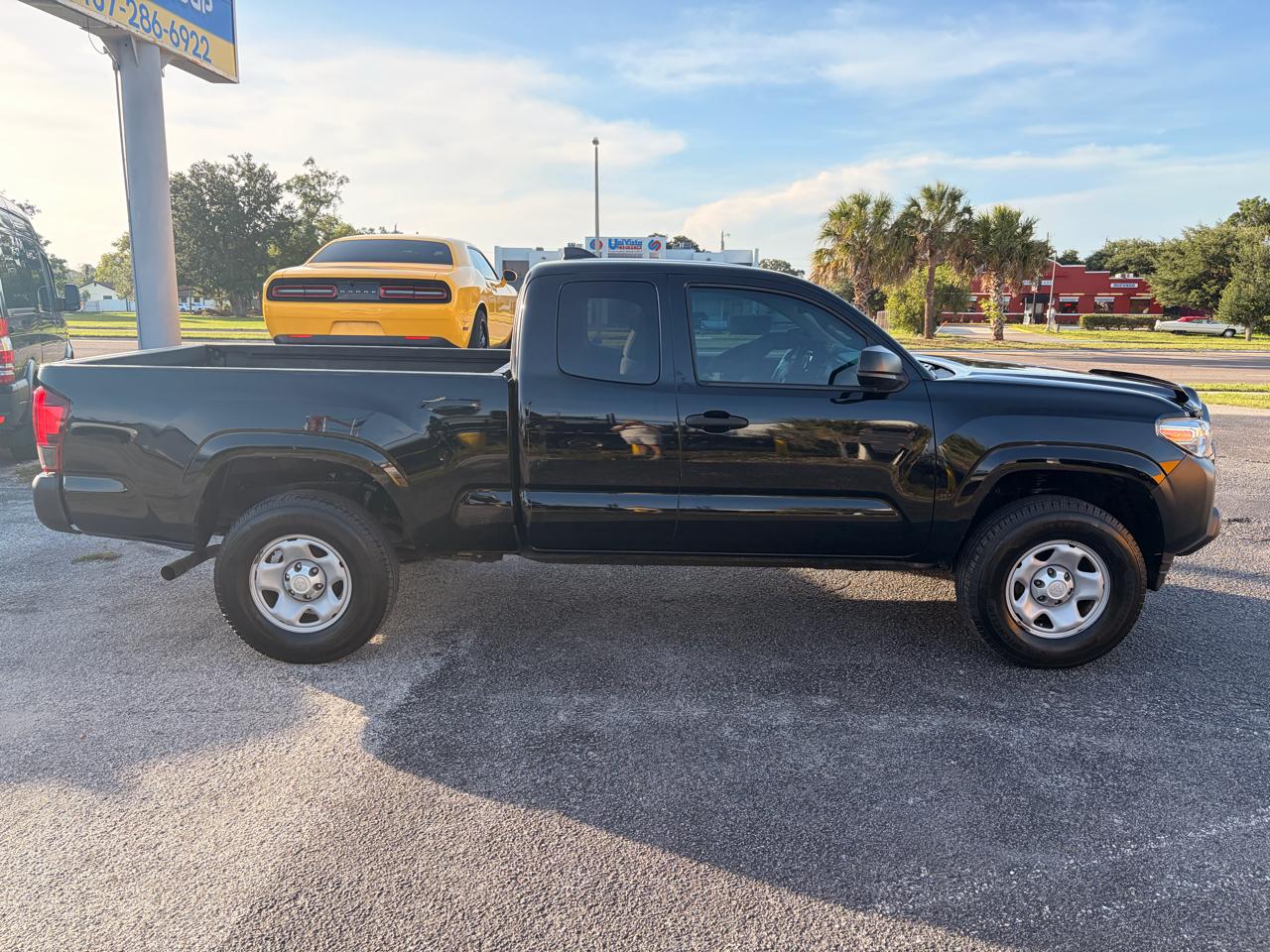 Toyota Tacoma 2WD Access Cab I4 AT SR (Natl) 2020
