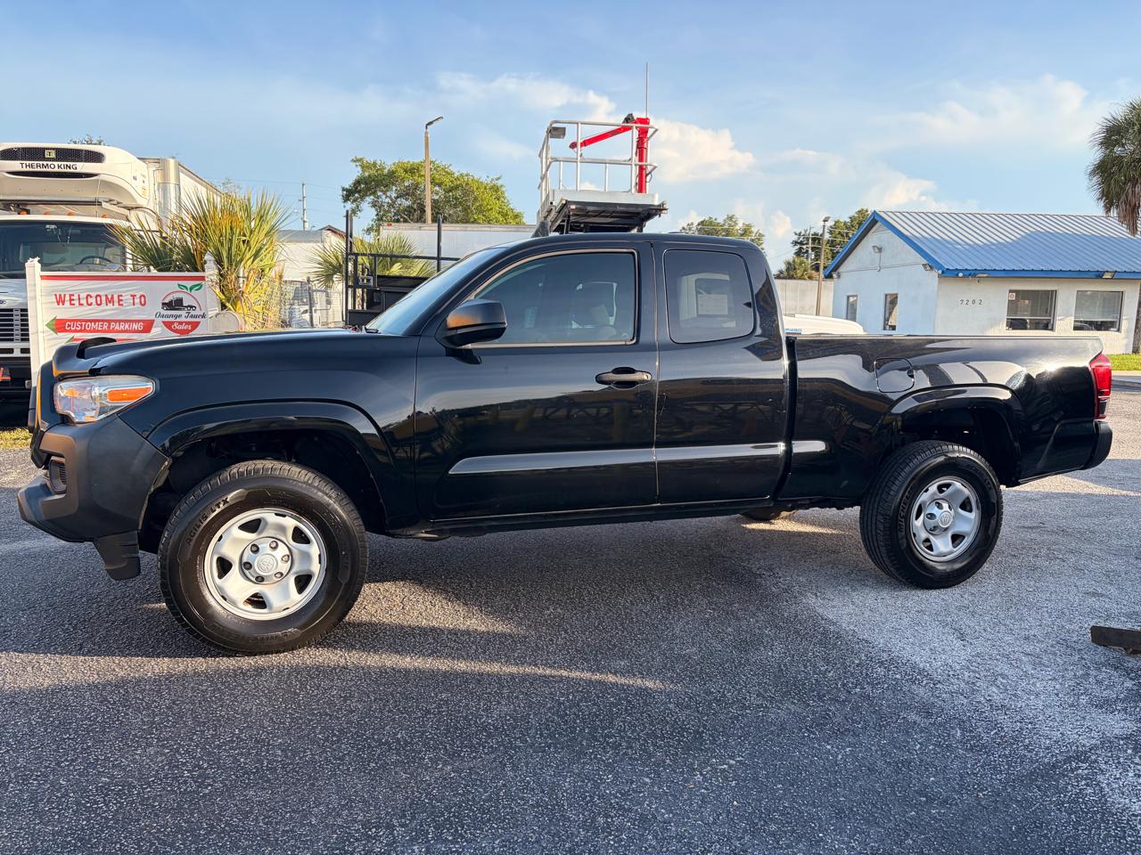 Toyota Tacoma 2WD Access Cab I4 AT SR (Natl) 2020