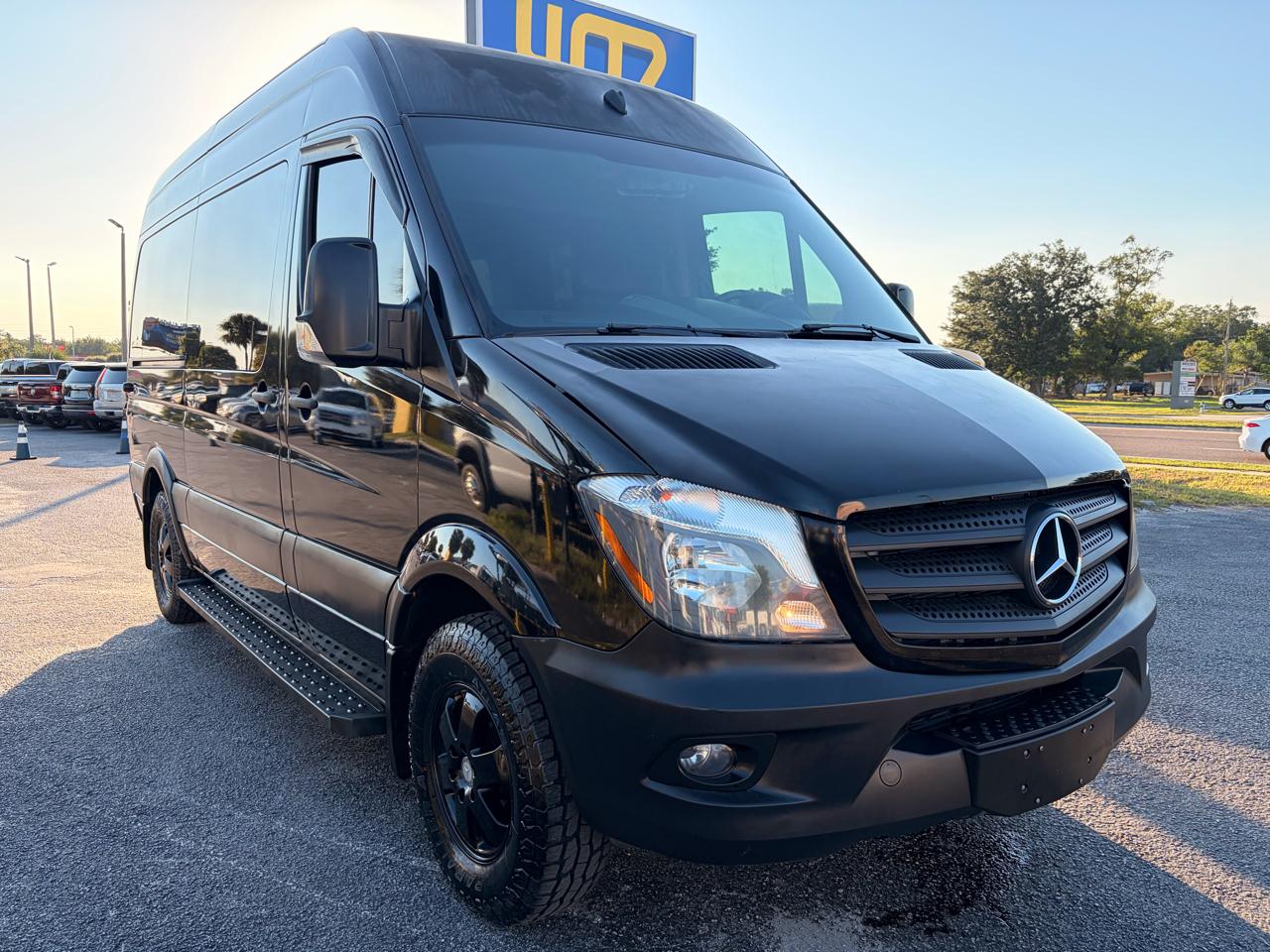 Mercedes-Benz Sprinter 2500 Passenger Van 144-in. WB 2018