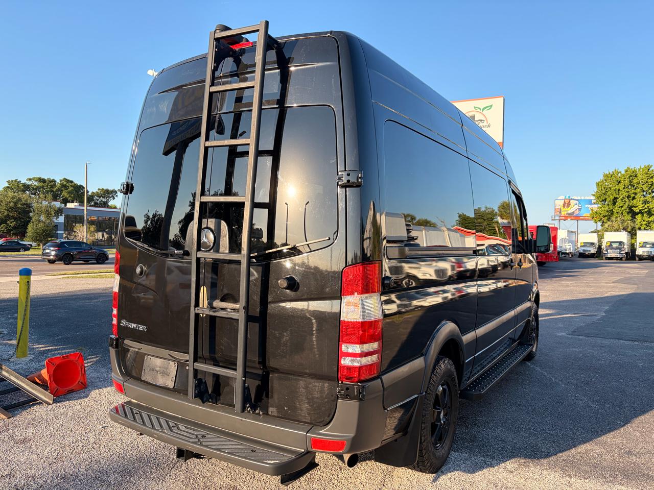 Mercedes-Benz Sprinter 2500 Passenger Van 144-in. WB 2018