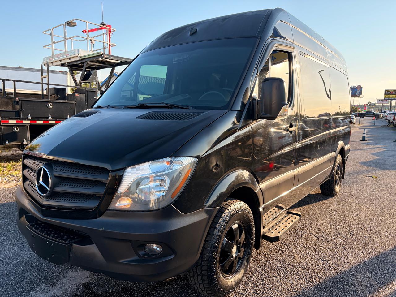 Mercedes-Benz Sprinter 2500 Passenger Van 144-in. WB 2018