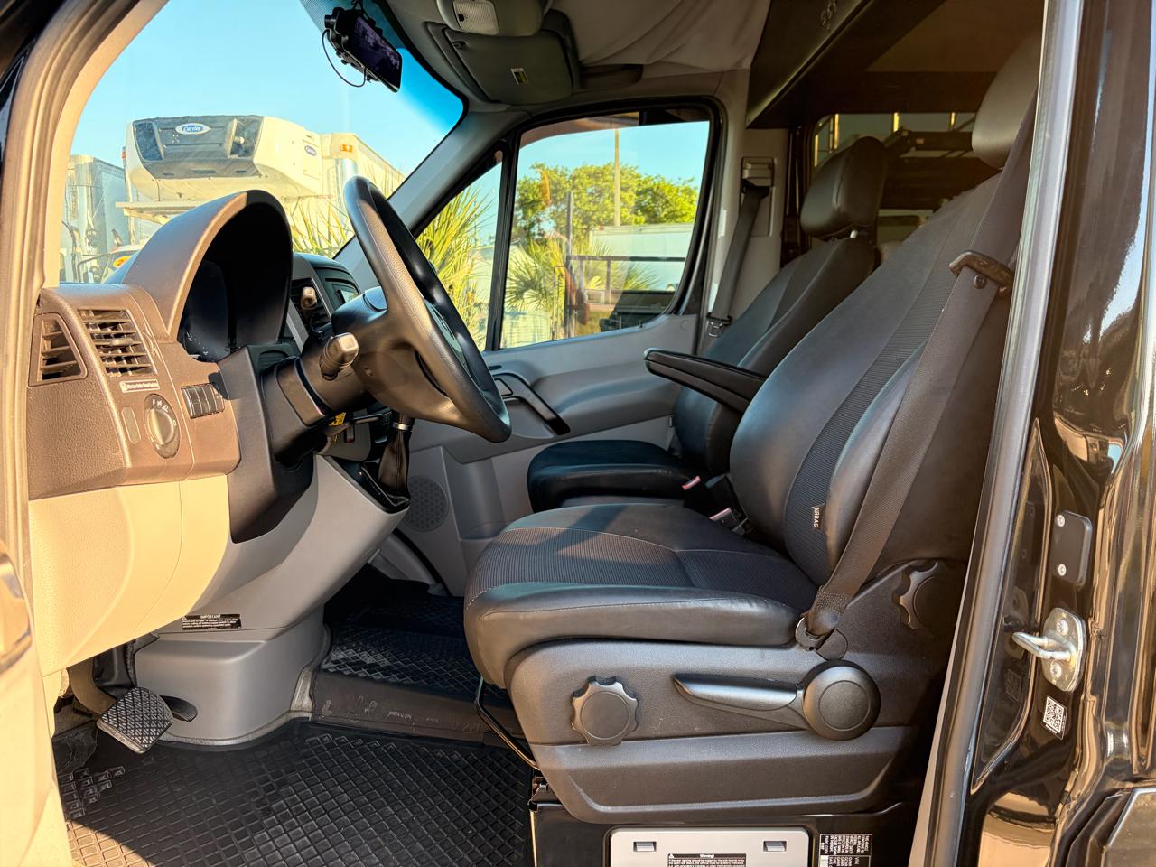 Mercedes-Benz Sprinter 2500 Passenger Van 144-in. WB 2018