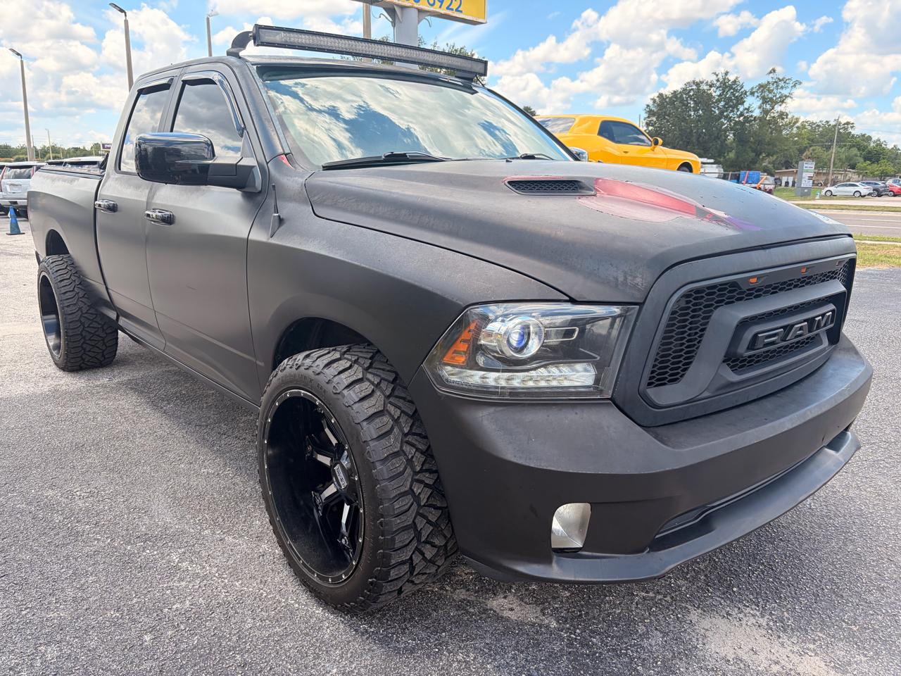 RAM 1500 2WD Quad Cab 140.5" Sport 2017