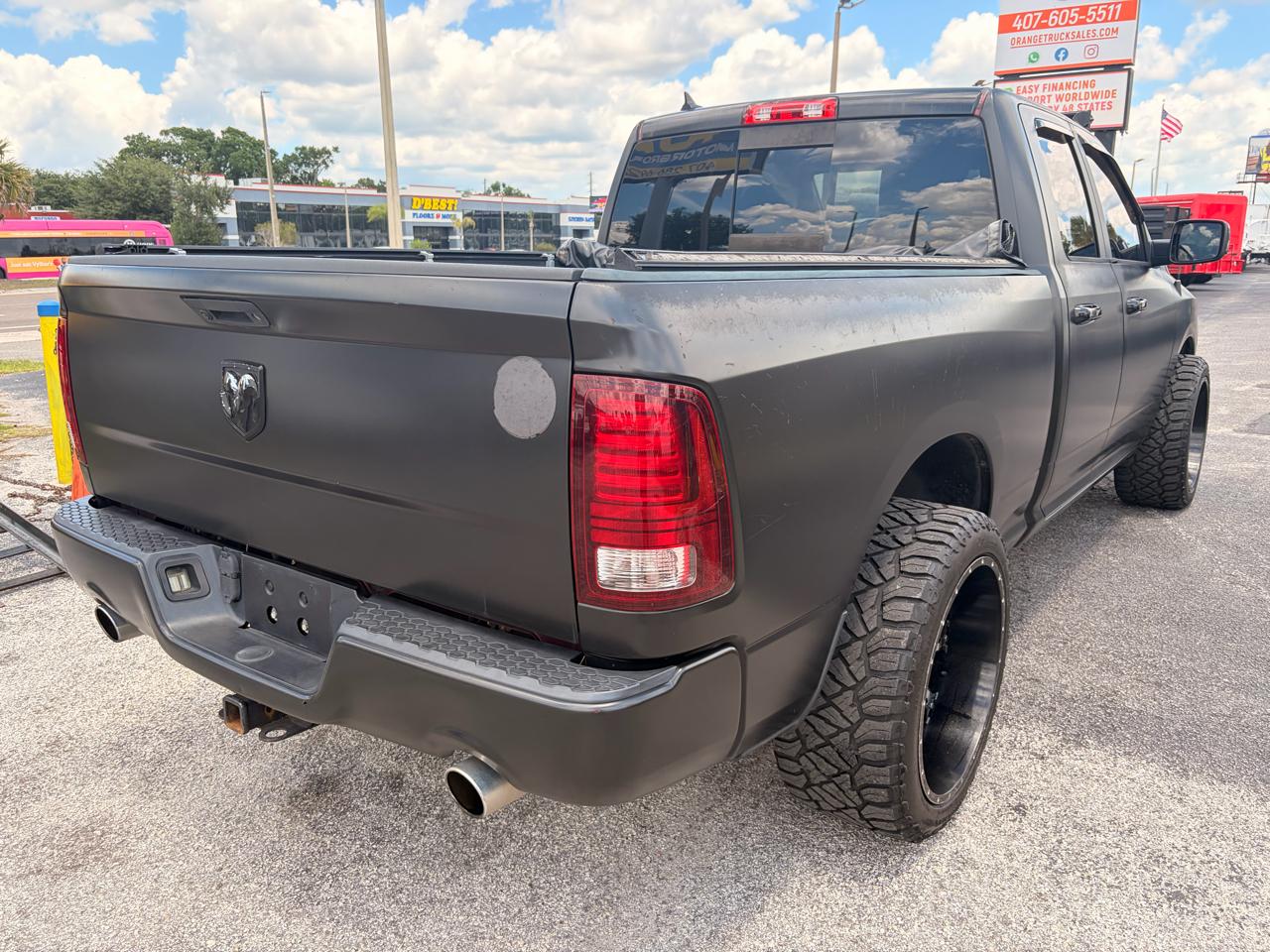 RAM 1500 2WD Quad Cab 140.5" Sport 2017