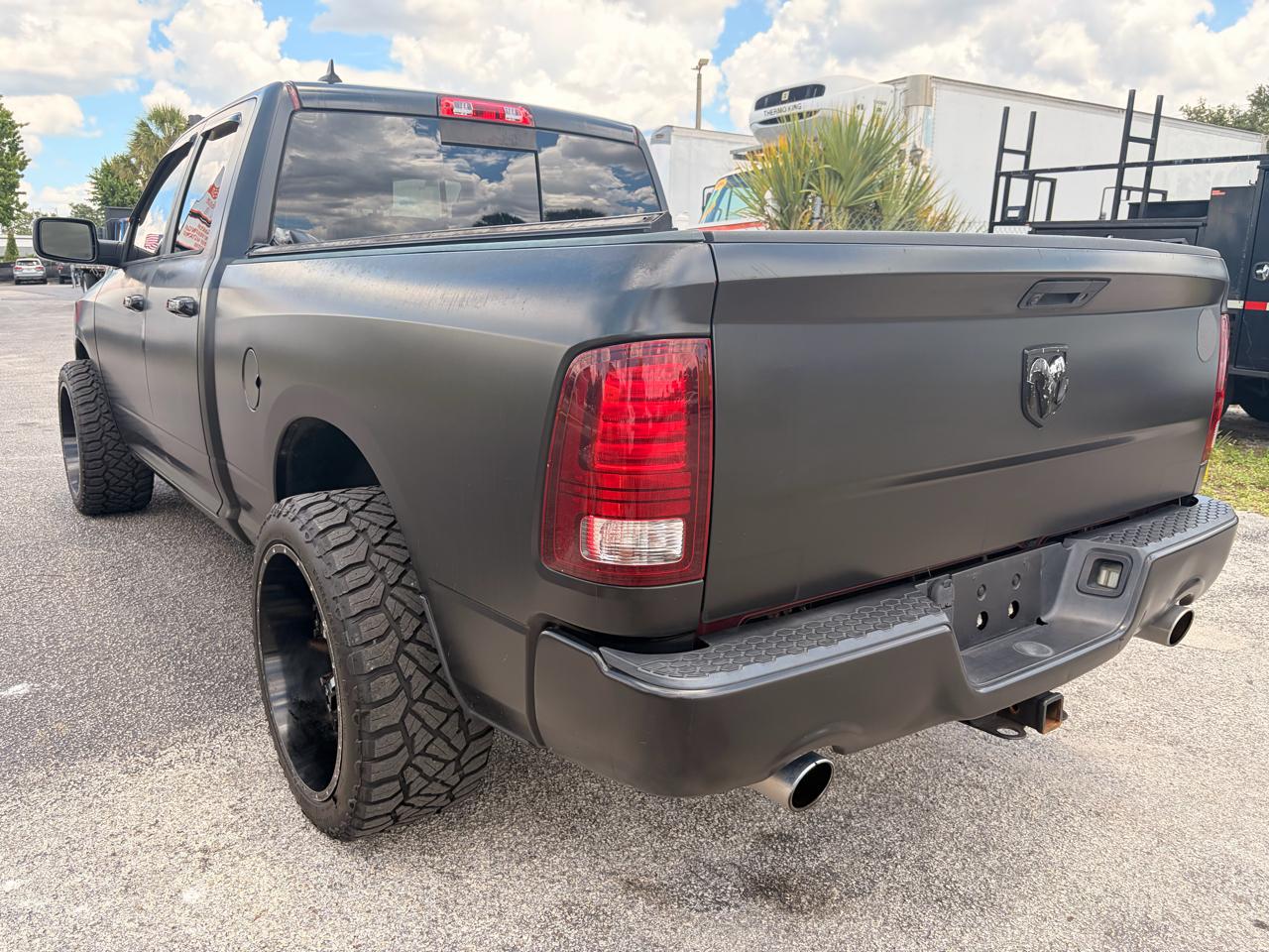 RAM 1500 2WD Quad Cab 140.5" Sport 2017