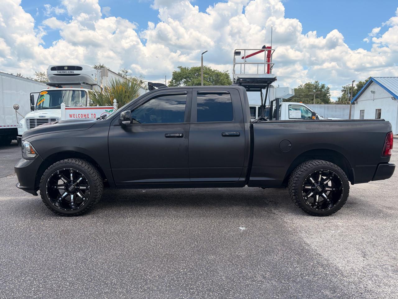 RAM 1500 2WD Quad Cab 140.5" Sport 2017
