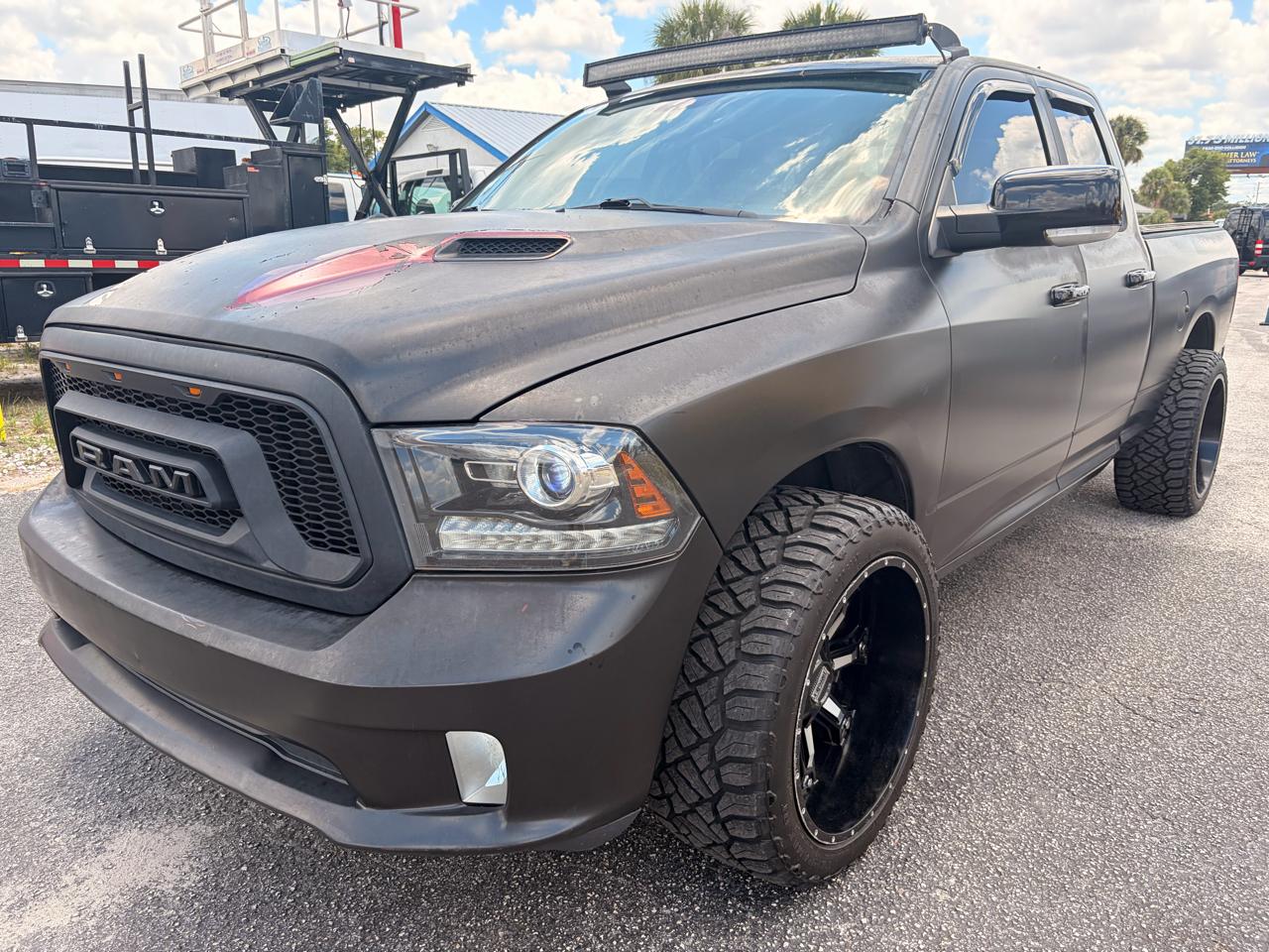 RAM 1500 2WD Quad Cab 140.5" Sport 2017