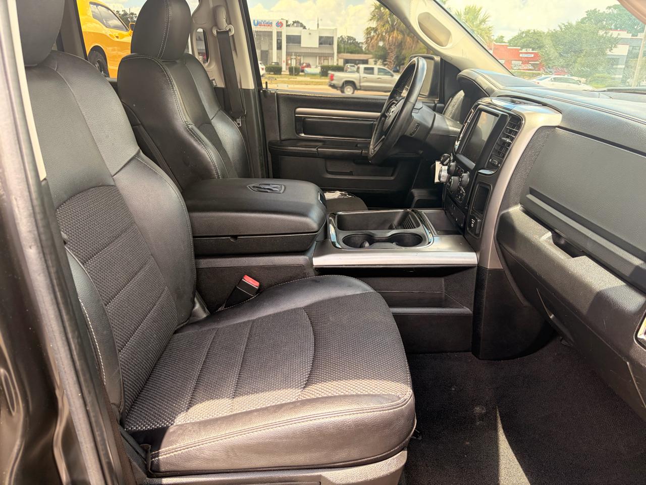 RAM 1500 2WD Quad Cab 140.5" Sport 2017