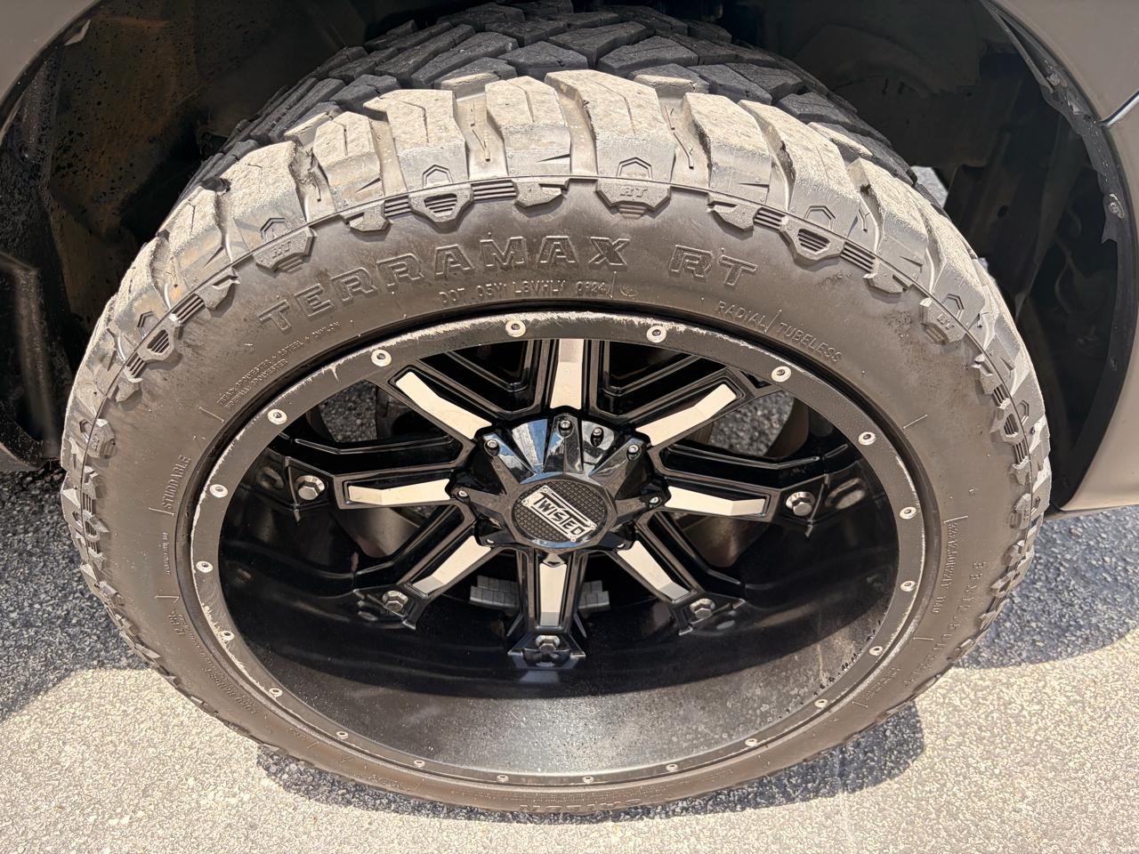RAM 1500 2WD Quad Cab 140.5" Sport 2017