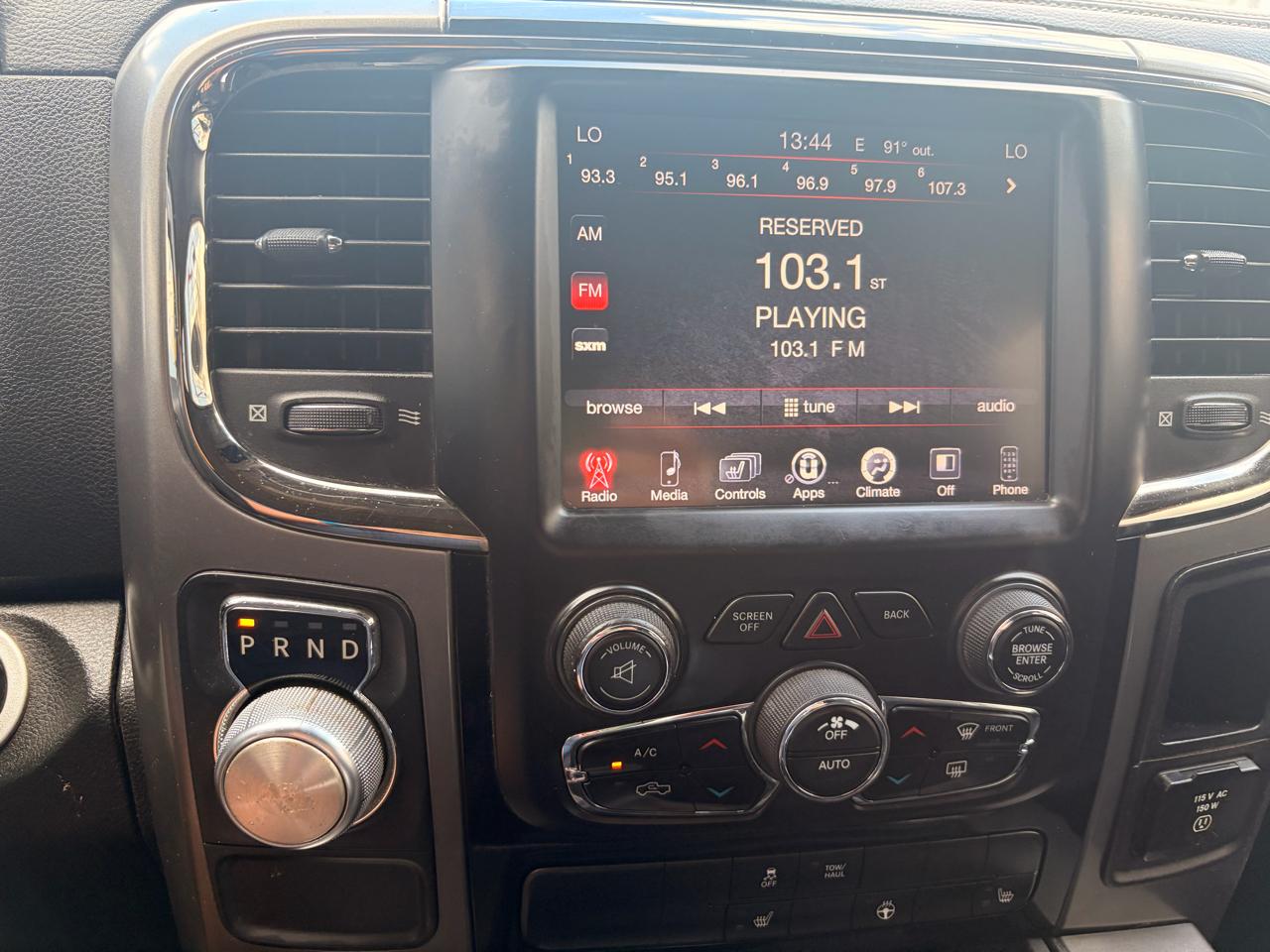 RAM 1500 2WD Quad Cab 140.5" Sport 2017