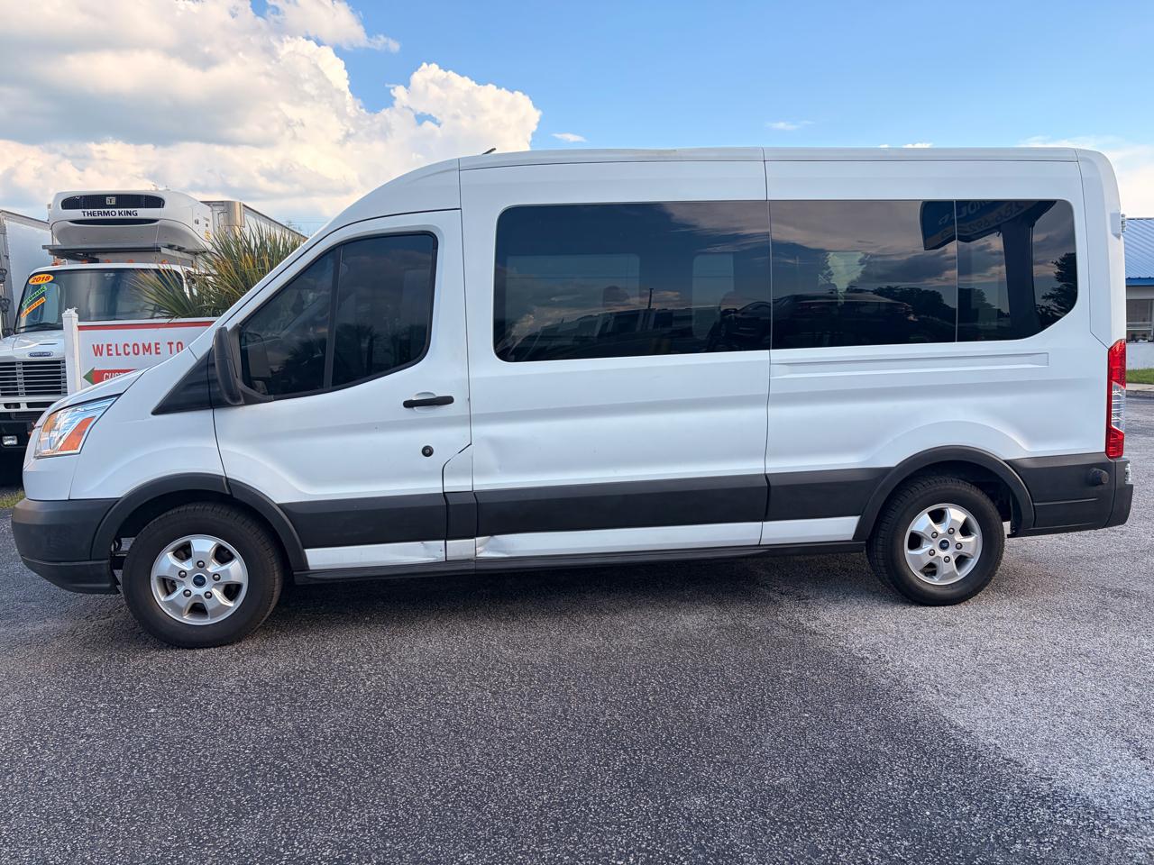 Ford Transit 350 Wagon Med. Roof XL w/Sliding Pass. 148-in. WB 2018