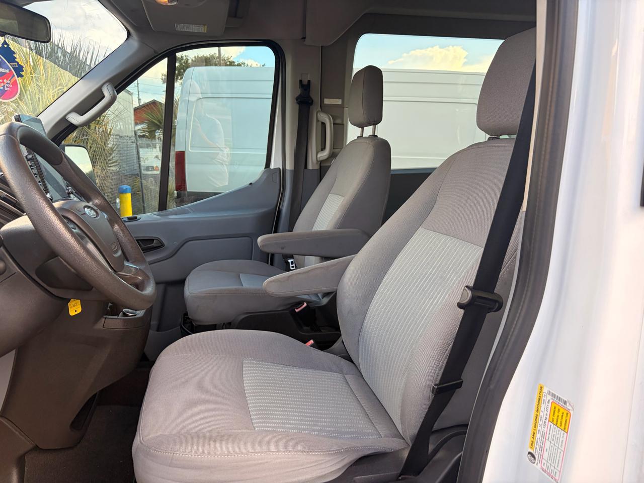 Ford Transit 350 Wagon Med. Roof XL w/Sliding Pass. 148-in. WB 2018