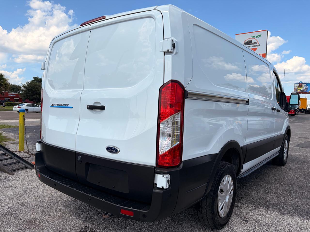 Ford Transit 350 Van Low Roof Sliding Pass. 130-in. WB 2022